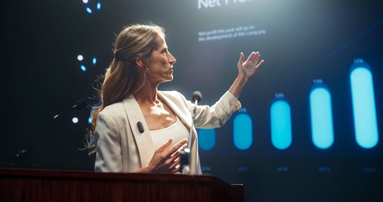 Plaud svela NotePin S e nuove soluzioni avanzate per prendere appunti con l'IA