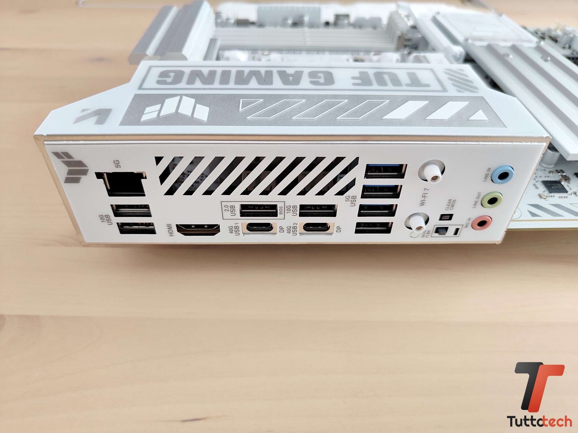 ASUS TUF Gaming X870-Pro WiFi7 W NEO-tt-13