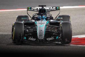 George Russell alla guida della Mercedes F1-W17 sul circuito del Bahrain nei test pre-stagionali