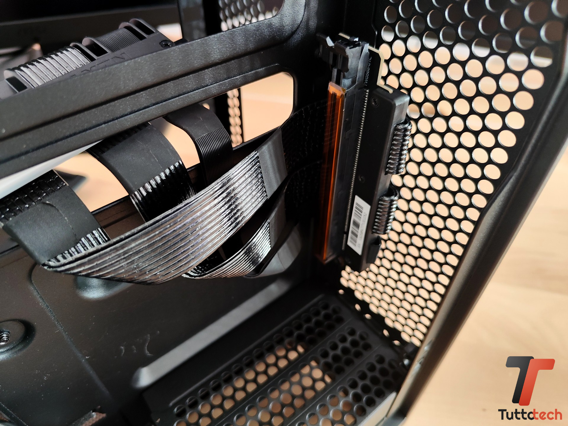 Recensione NZXT H2 Flow: è il case ideale per le build Mini-ITX ad alte prestazioni 23