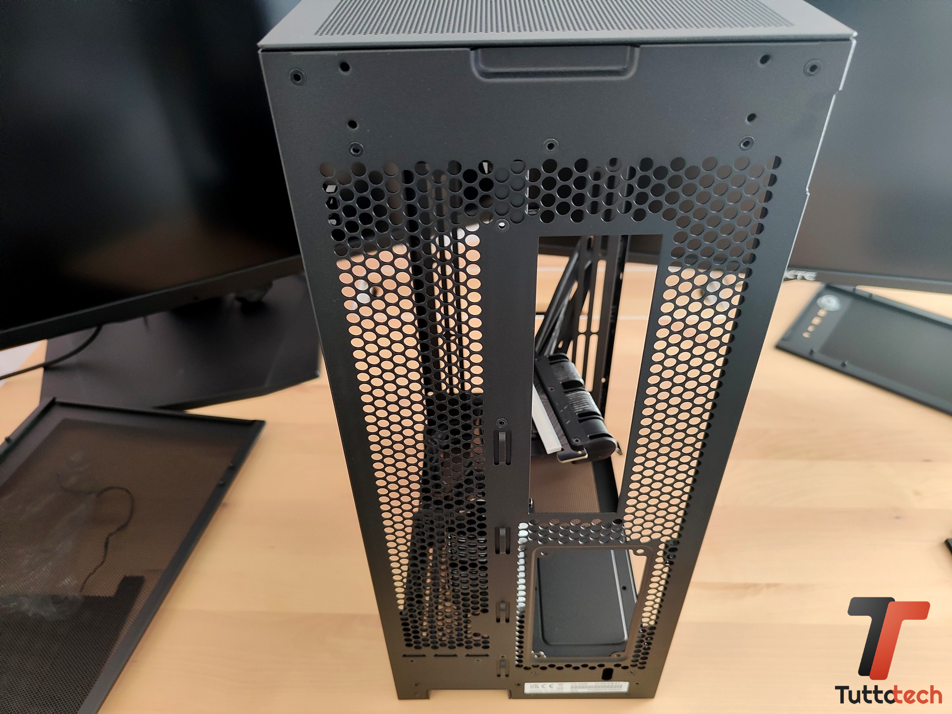 Recensione NZXT H2 Flow: è il case ideale per le build Mini-ITX ad alte prestazioni 17
