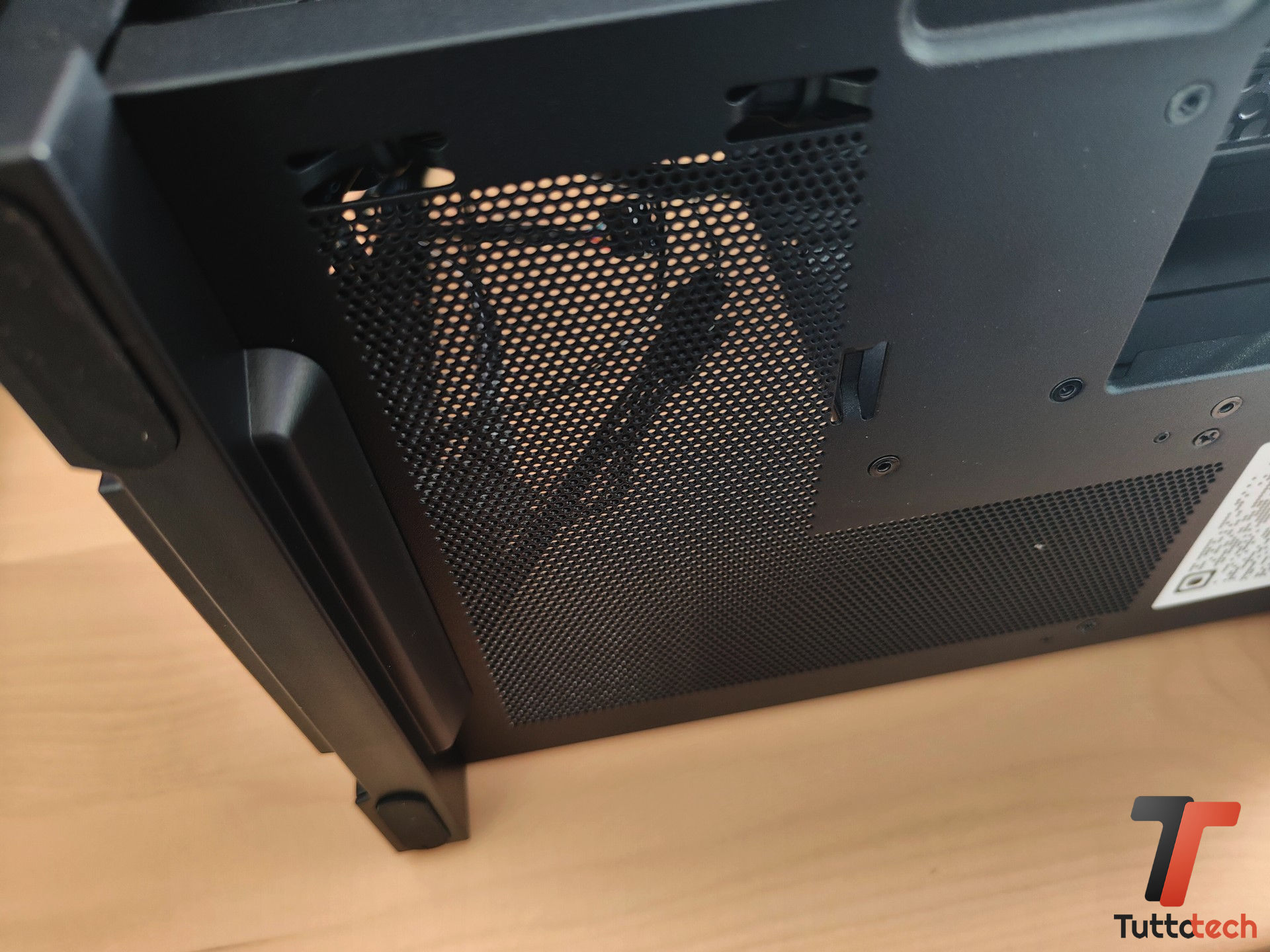 Recensione NZXT H2 Flow: è il case ideale per le build Mini-ITX ad alte prestazioni 18