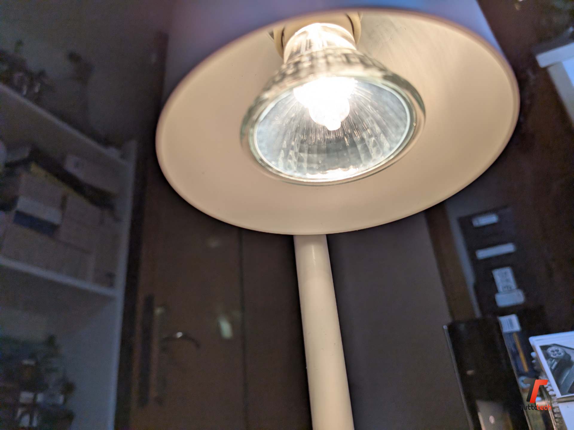 Recensione SwitchBot Candle Warmer: l'atmosfera perfetta per leggere senza fiamma né fumo 5