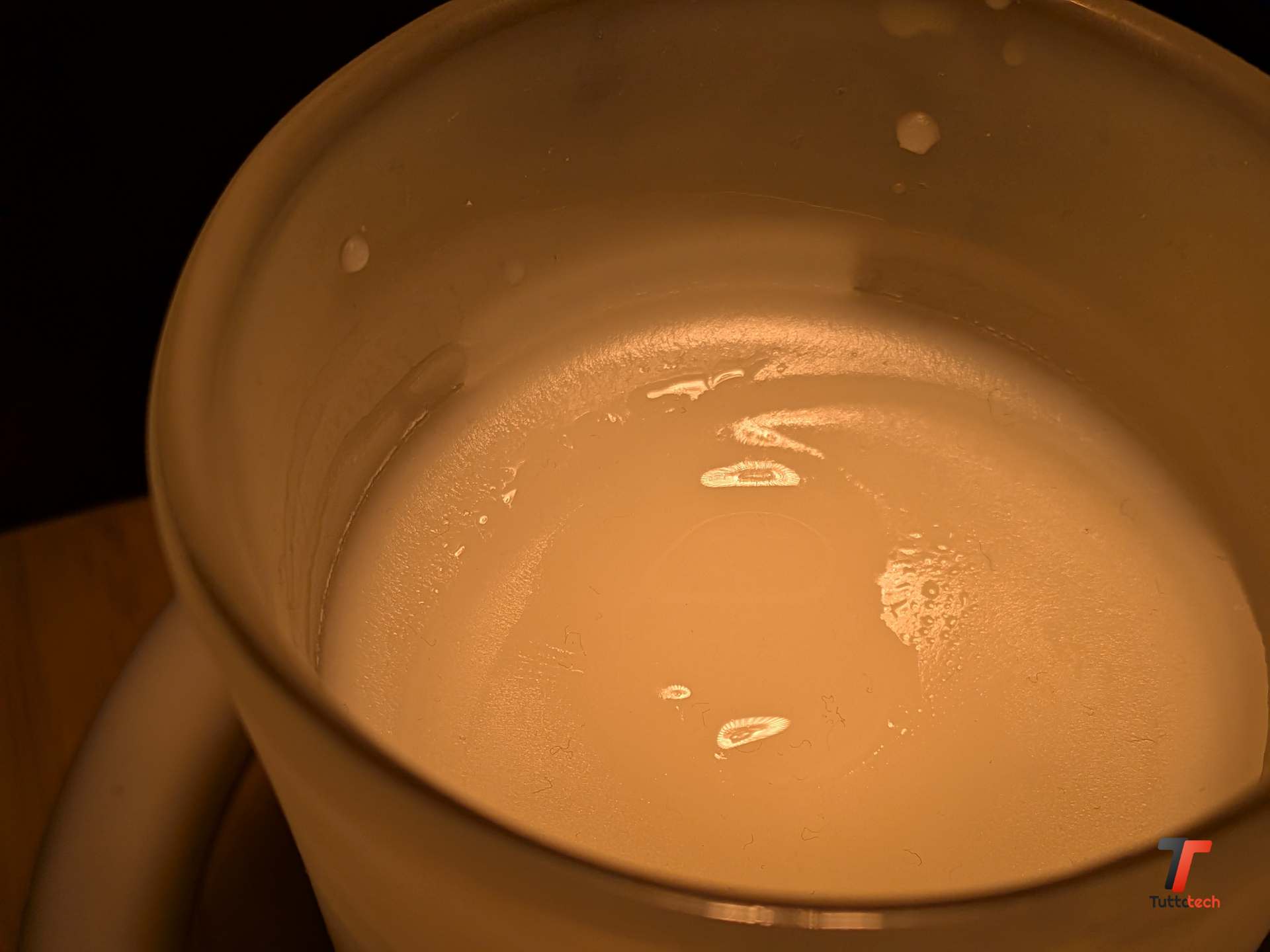 Recensione SwitchBot Candle Warmer: l'atmosfera perfetta per leggere senza fiamma né fumo 7