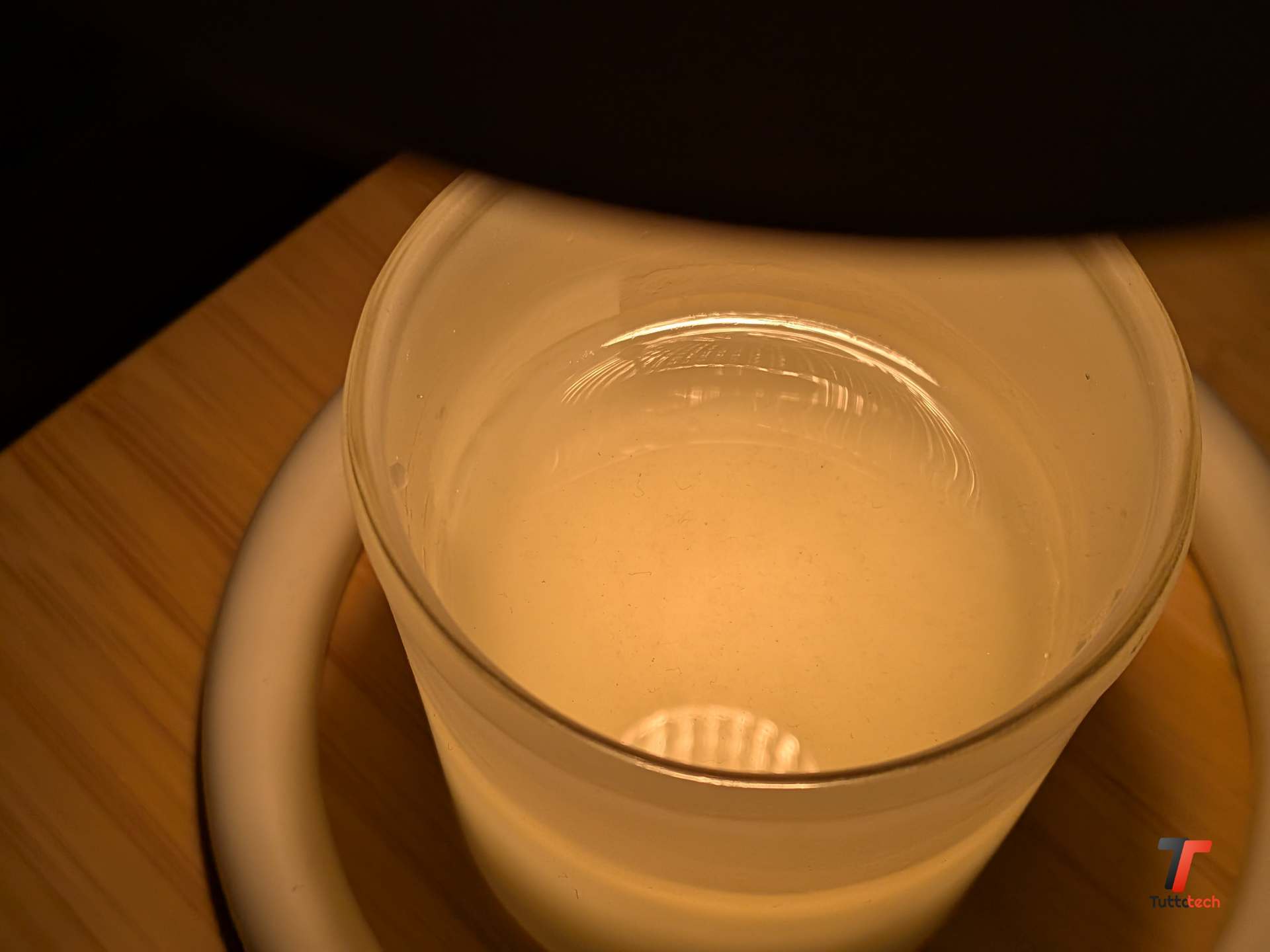 Recensione SwitchBot Candle Warmer: l'atmosfera perfetta per leggere senza fiamma né fumo 8