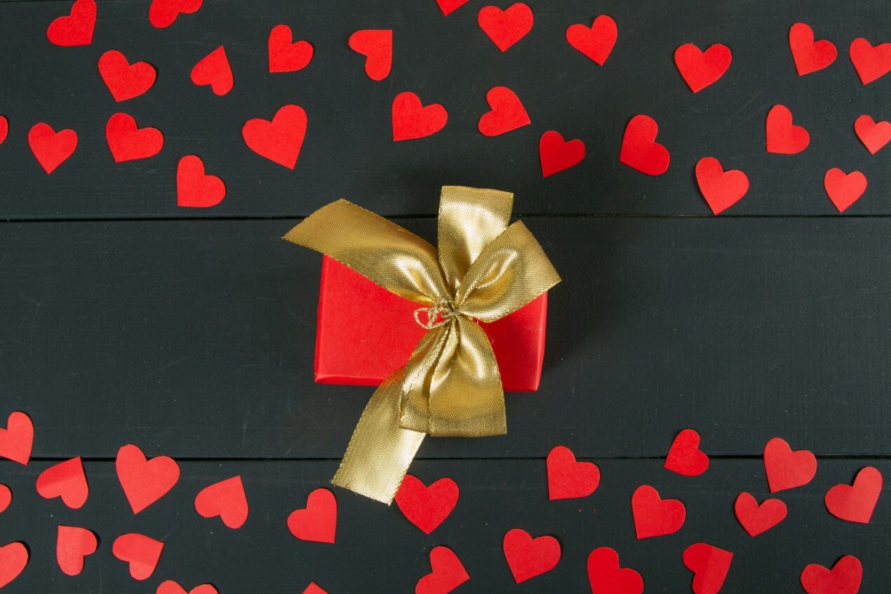 Le nostre idee regalo per San Valentino, tra tecnologia, cura della persona e qualche sorpresa