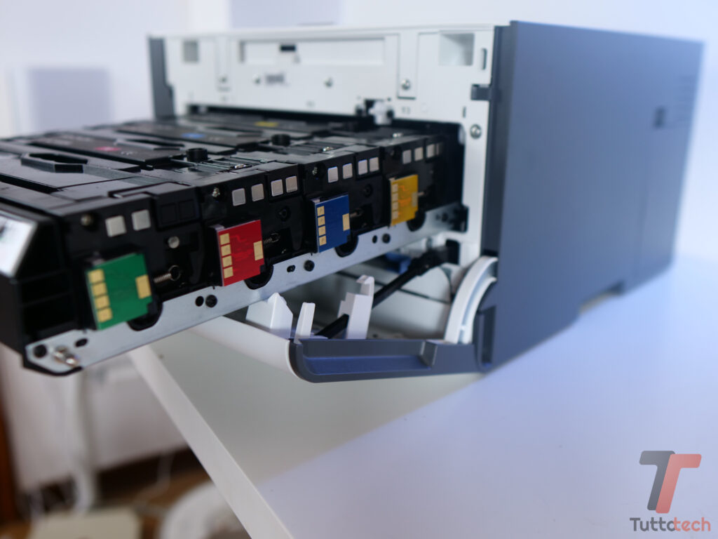 Abbiamo provato una stampante laser a colori economica per un anno e non torneremmo più indietro (video) 1