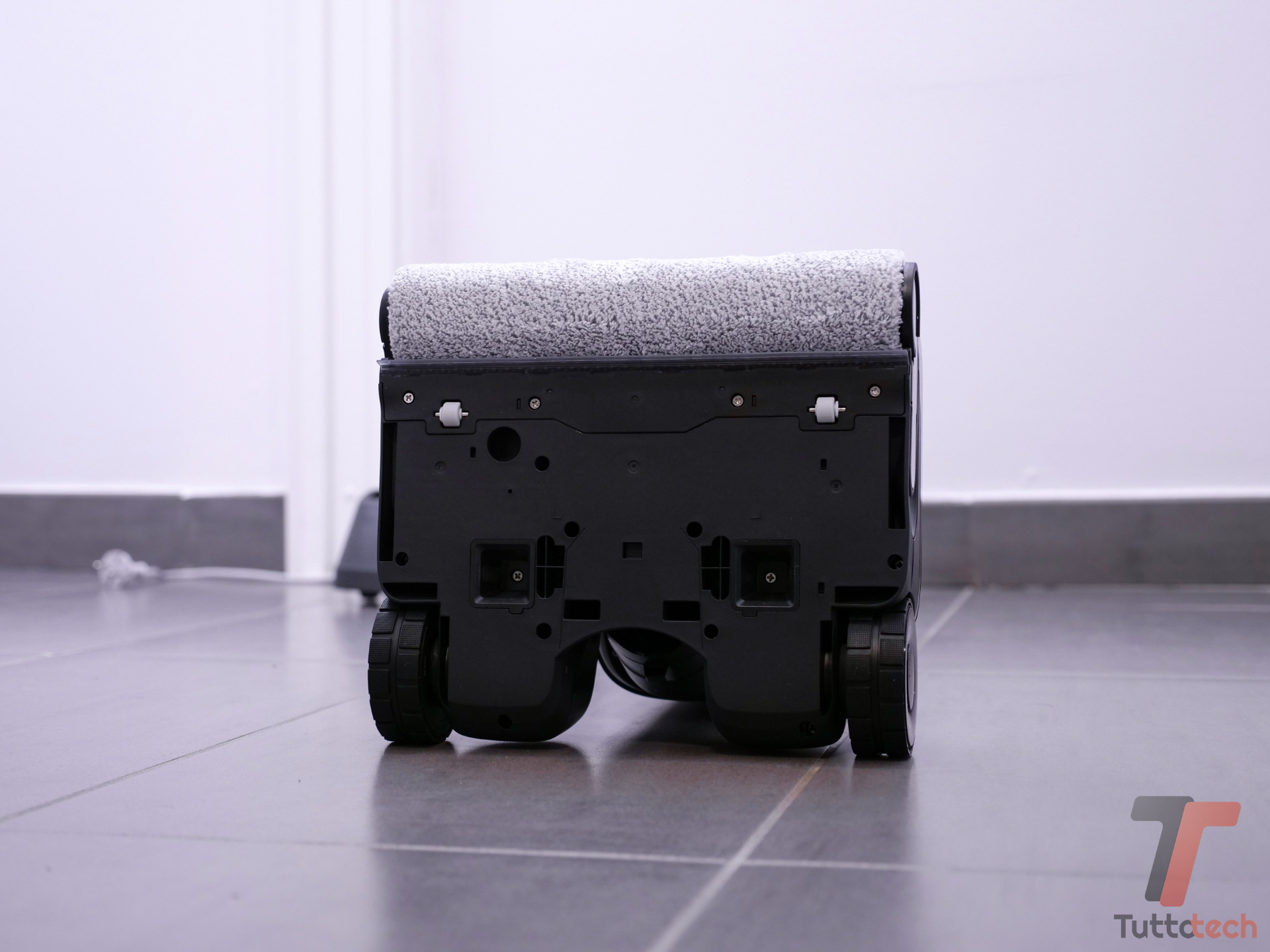 Recensione Roborock F25 ACE Pro: lavapavimenti con detergente schiumogeno perfetta per chi ha animali 11