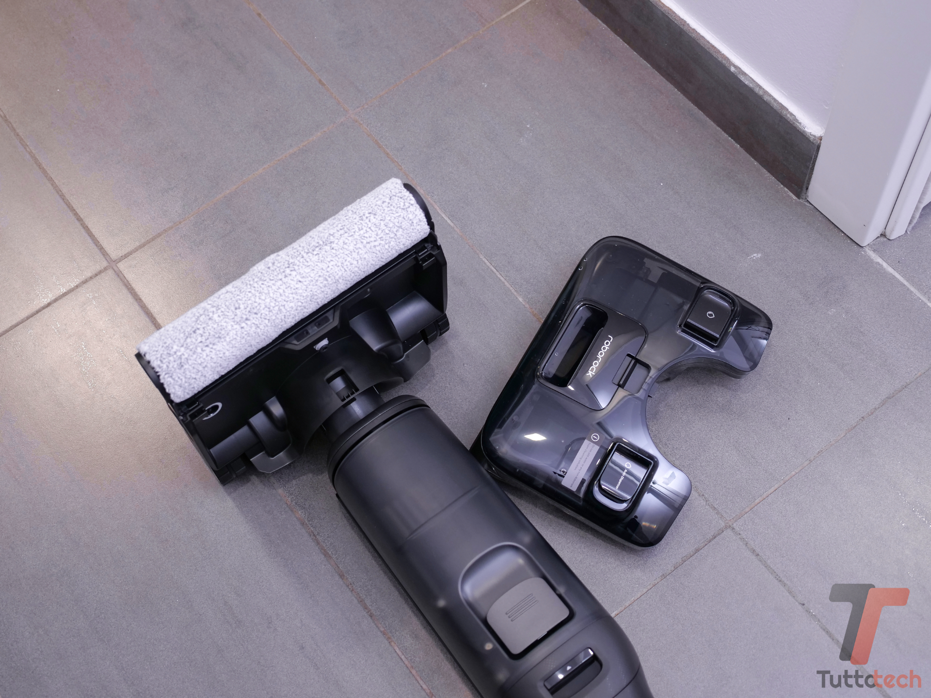 Recensione Roborock F25 ACE Pro: lavapavimenti con detergente schiumogeno perfetta per chi ha animali 6