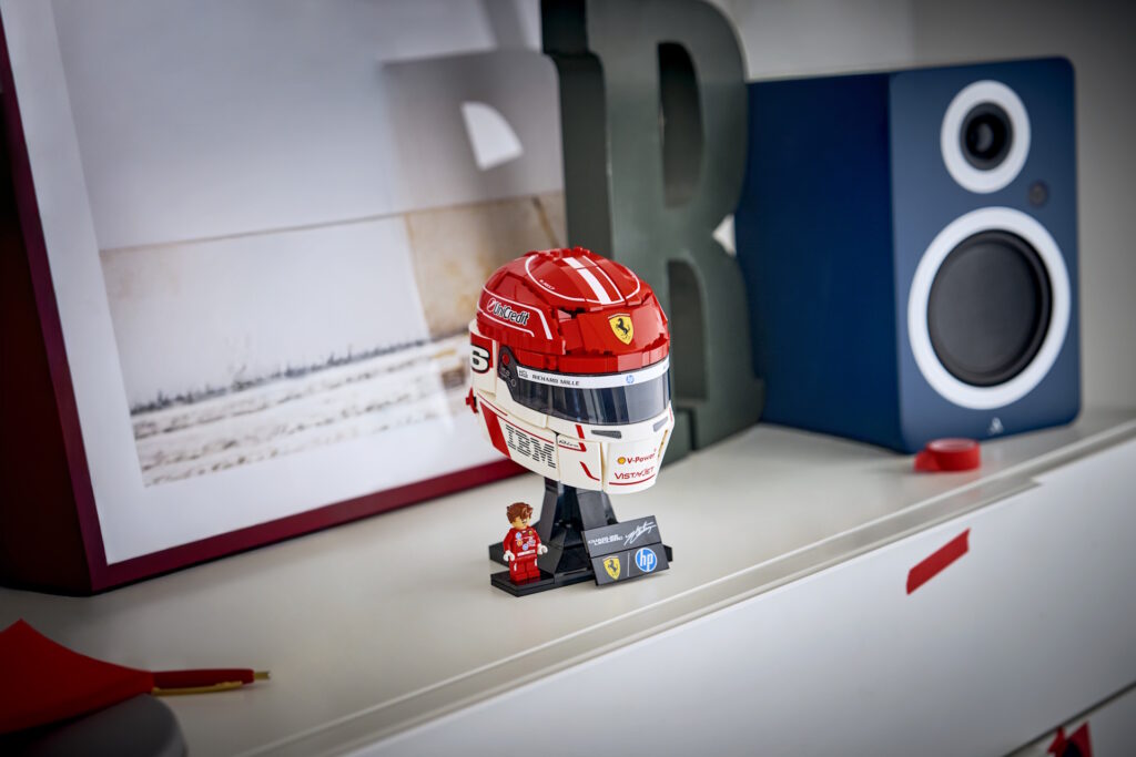 LEGO apre la stagione di F1 con nuovi set dedicati ai caschi dei piloti Ferrari 18