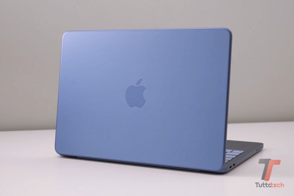 Apple ha rilasciato macOS 26.3.2 per MacBook Neo e aggiornato vecchie versioni di iOS/iPadOS 4