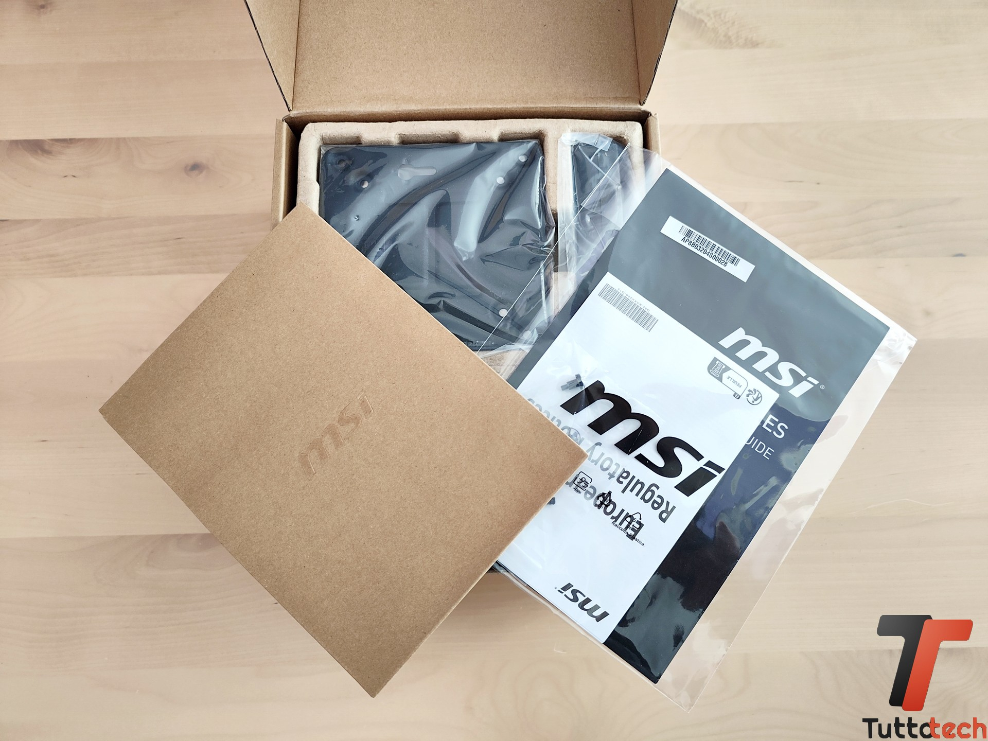 Recensione MSI Cubi Z AI 8M: è un mini PC potente e versatile per lavorare 12