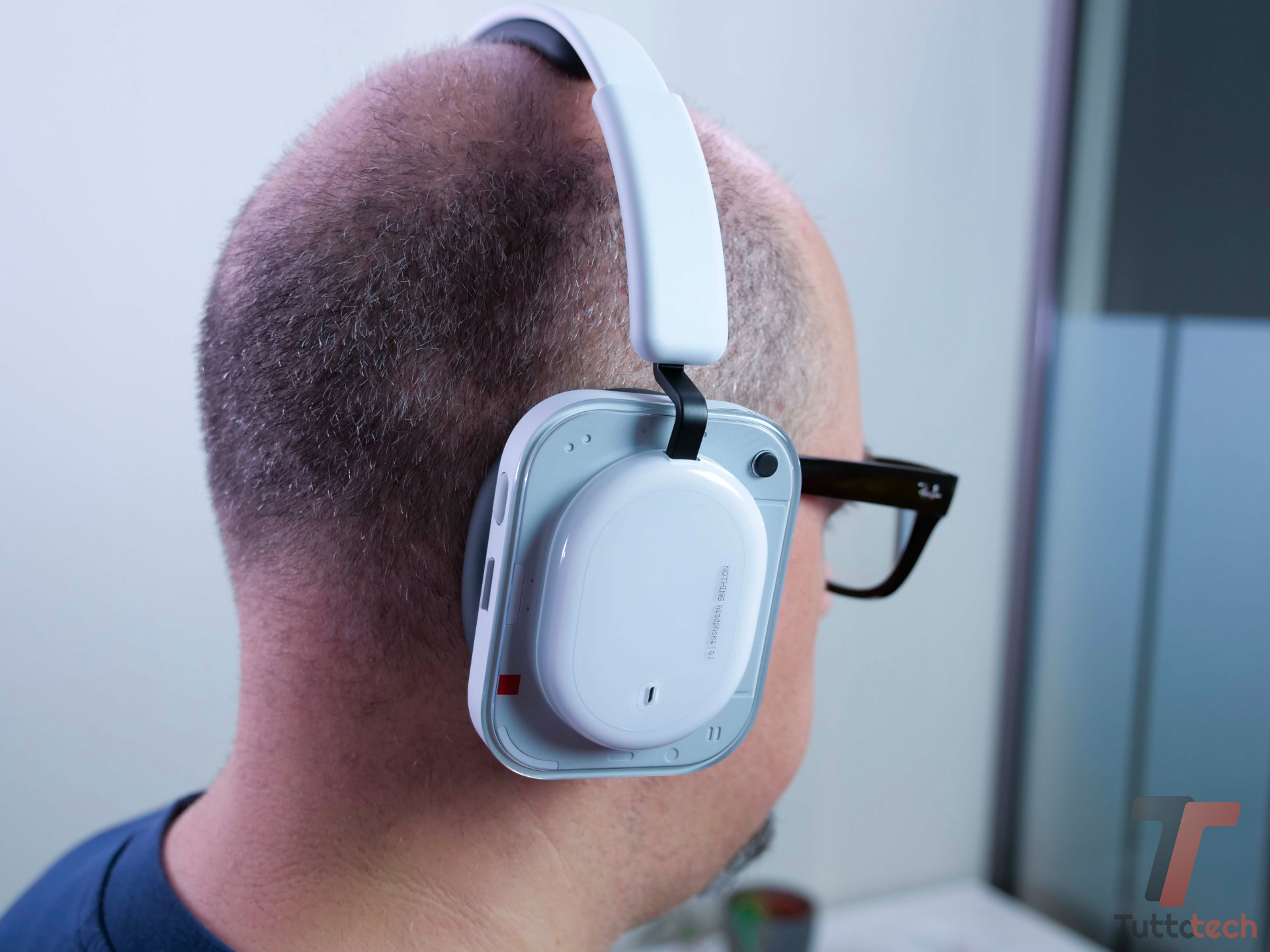 Recensione Nothing Headphone (a): le cuffie over ear accessibili a tutti 33