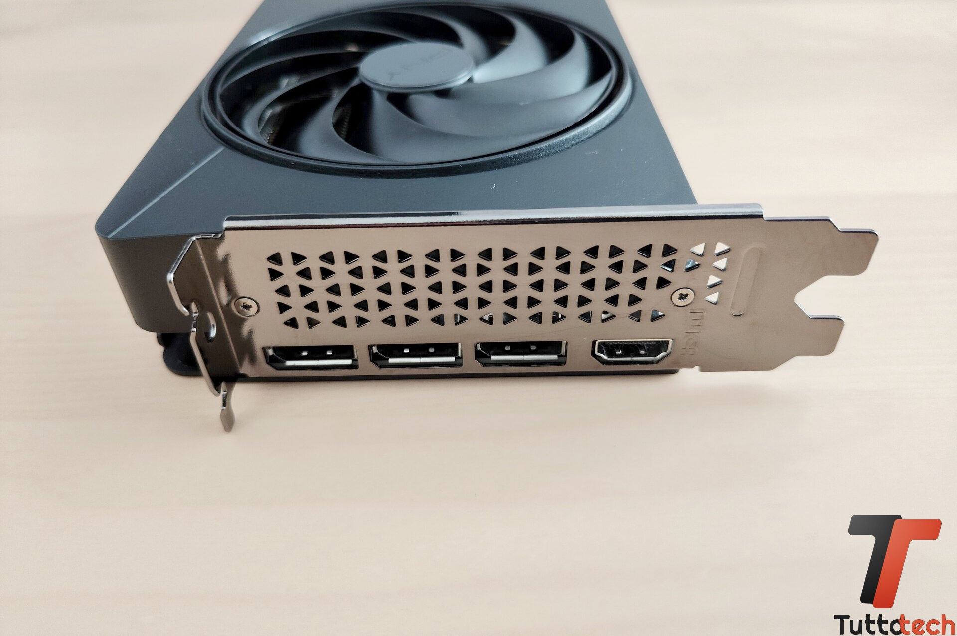 PNY GeForce RTX 5070 Slim OC-tt-16