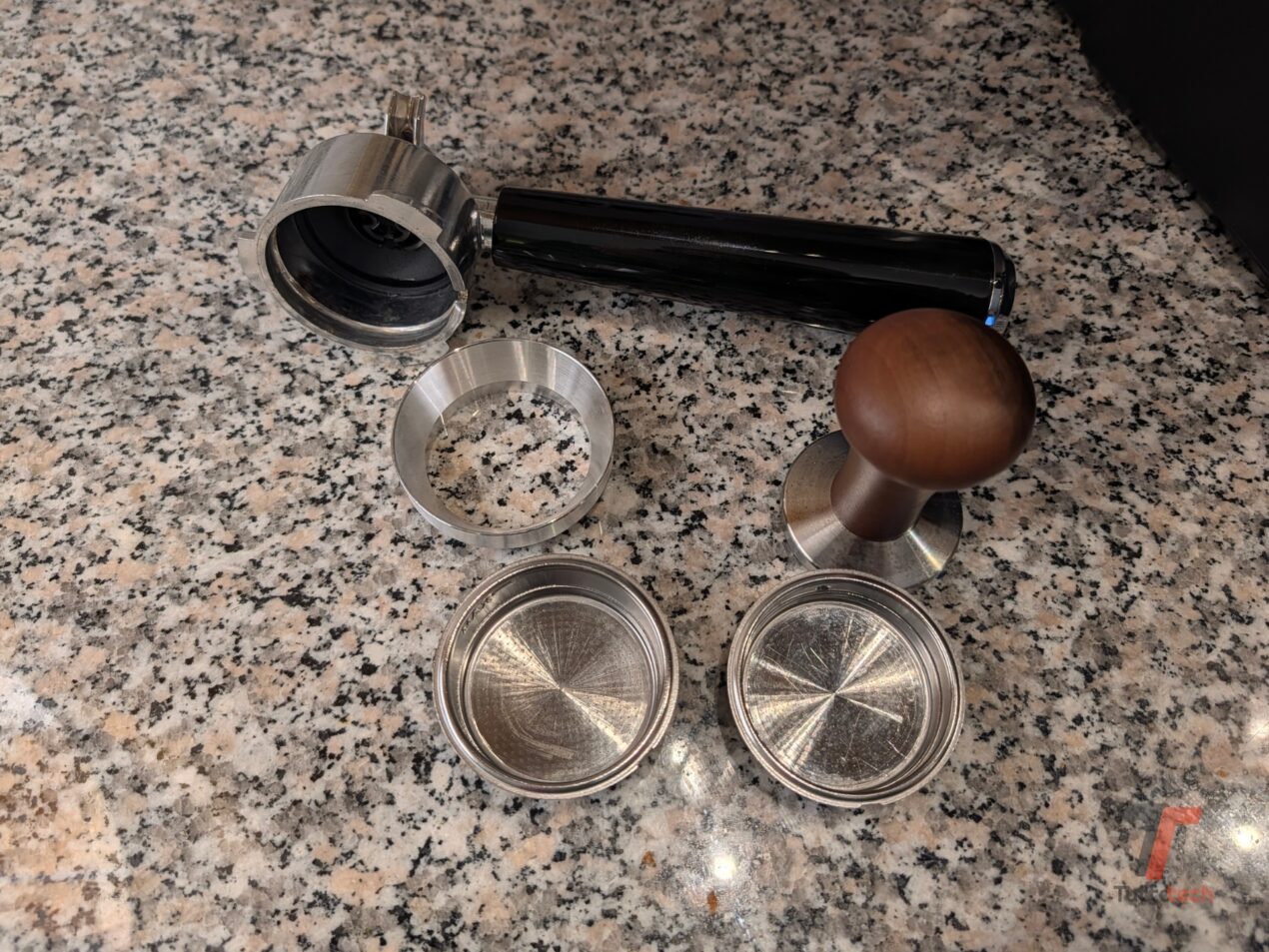 Recensione BlitzHome CM5520 semi-automatica: fa il caffè come al bar, con qualche compromesso 2