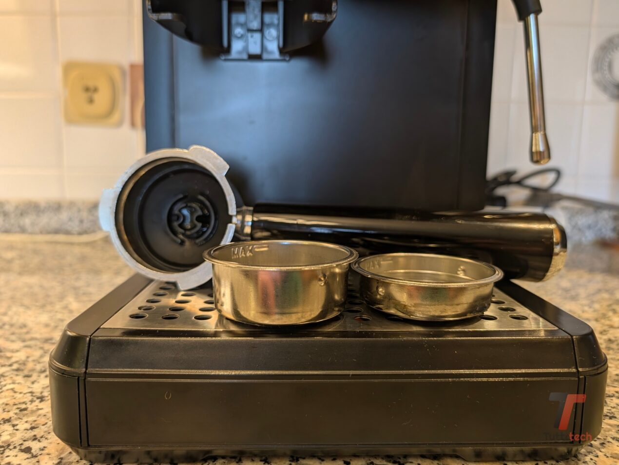 Recensione BlitzHome CM5520 semi-automatica: fa il caffè come al bar, con qualche compromesso 3