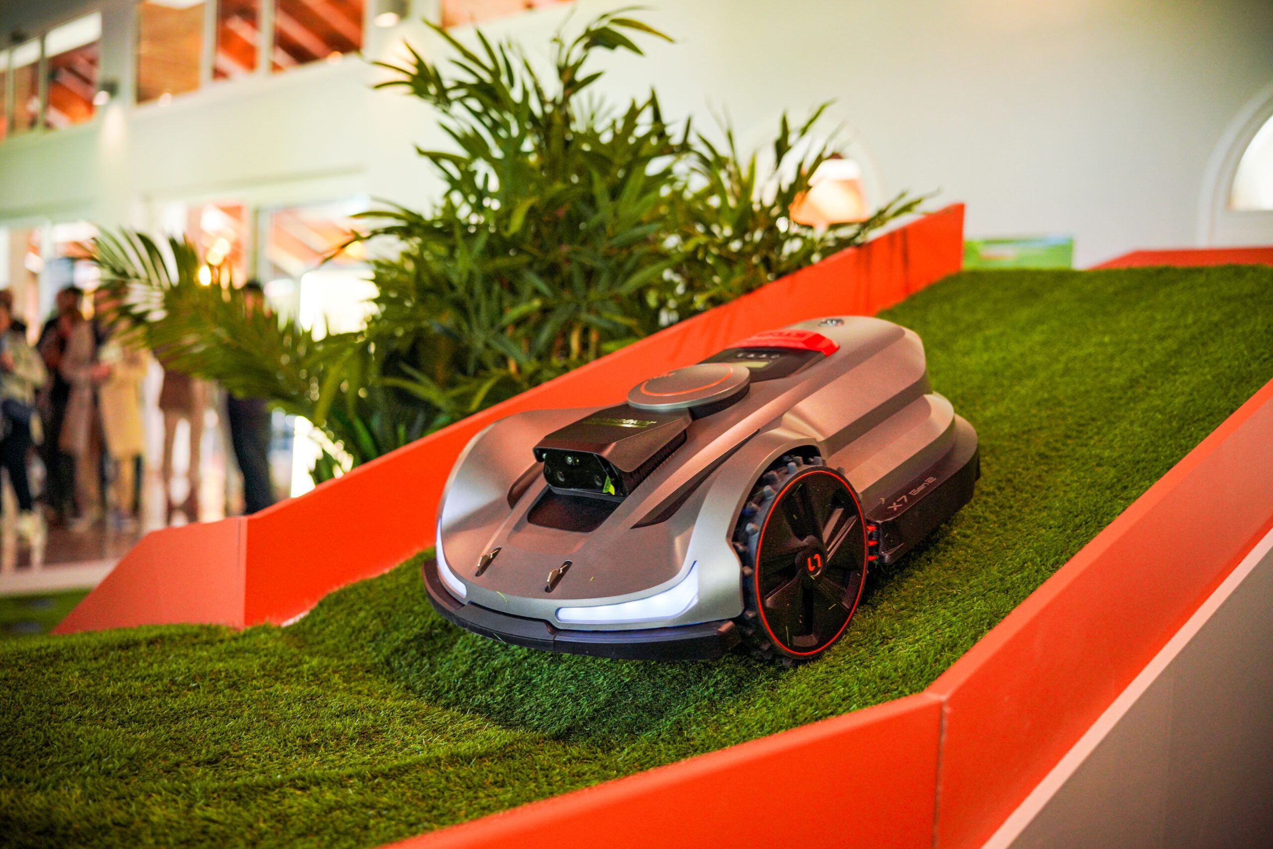 Sunseeker Robotics presenta la gamma di robot tosaerba X Gen 2 con Vision AI 4