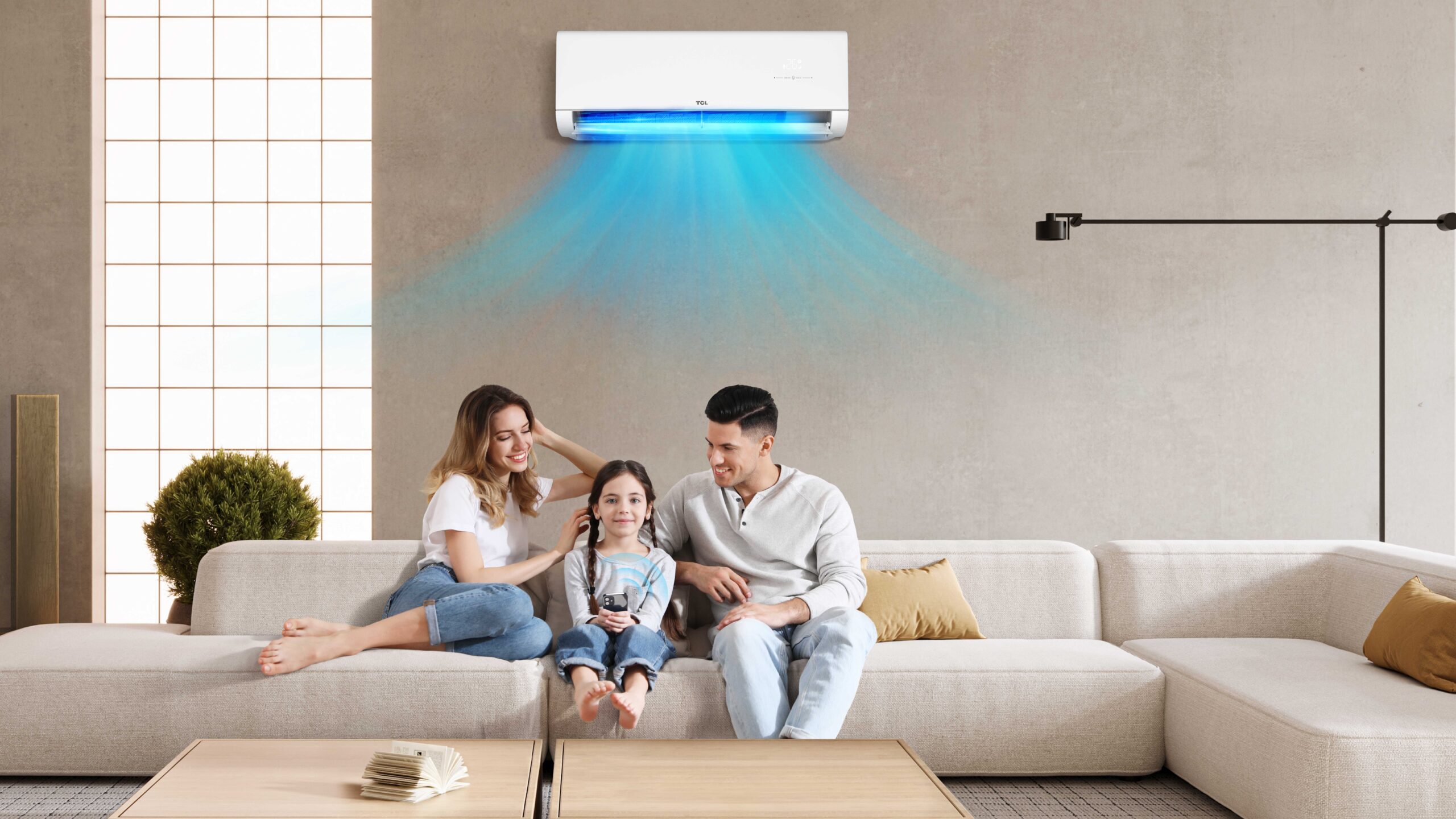 TCL amplia la gamma per l'Italia tra TV SQD-Mini LED, monitor gaming e smartphone NXTPAPER 15