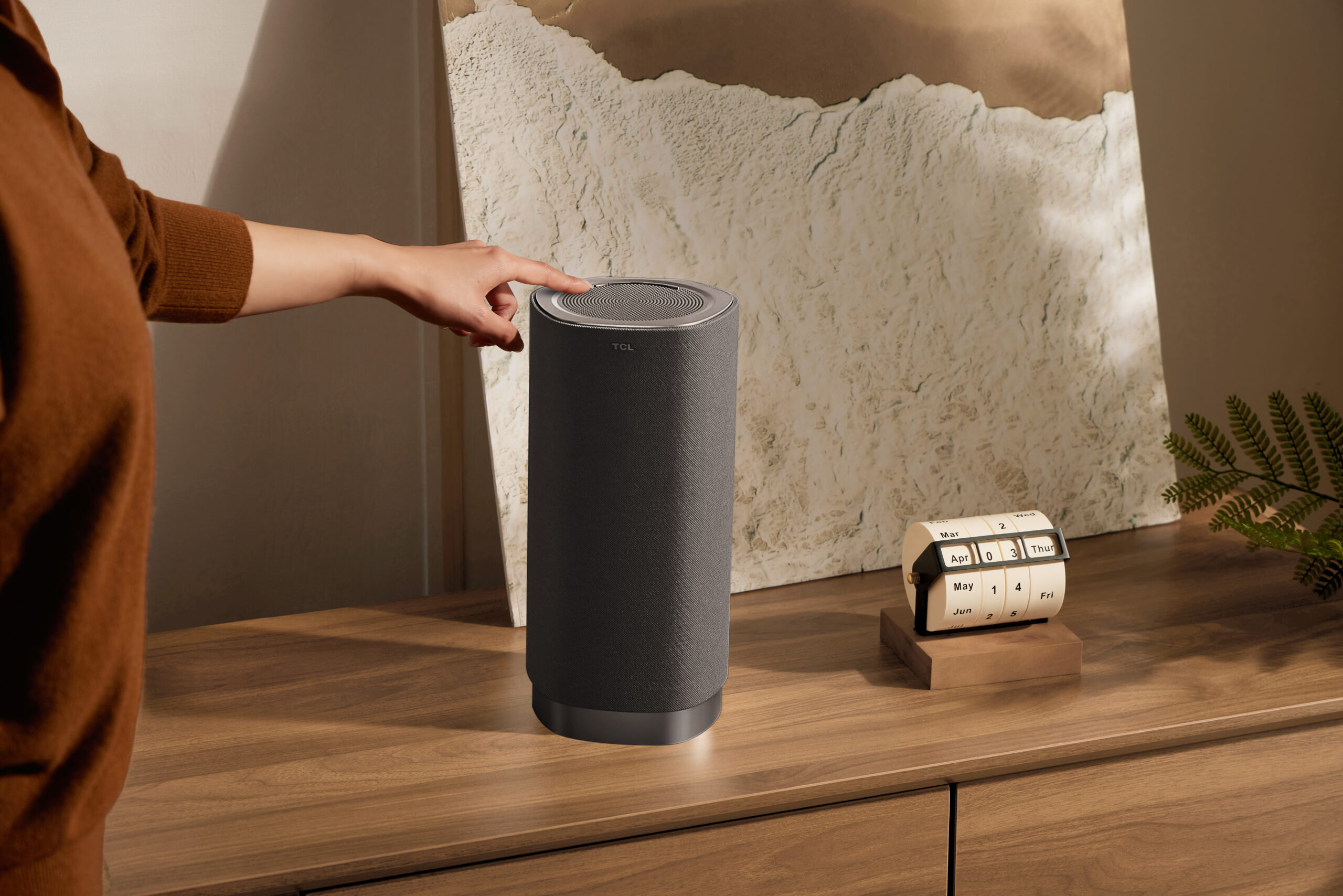 TCL amplia la gamma per l'Italia tra TV SQD-Mini LED, monitor gaming e smartphone NXTPAPER 8