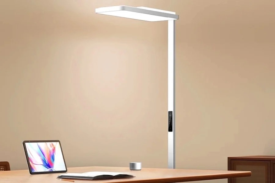 Xiaomi presenta la nuova lampada da studio verticale con 12.700 lumen e funzioni smart