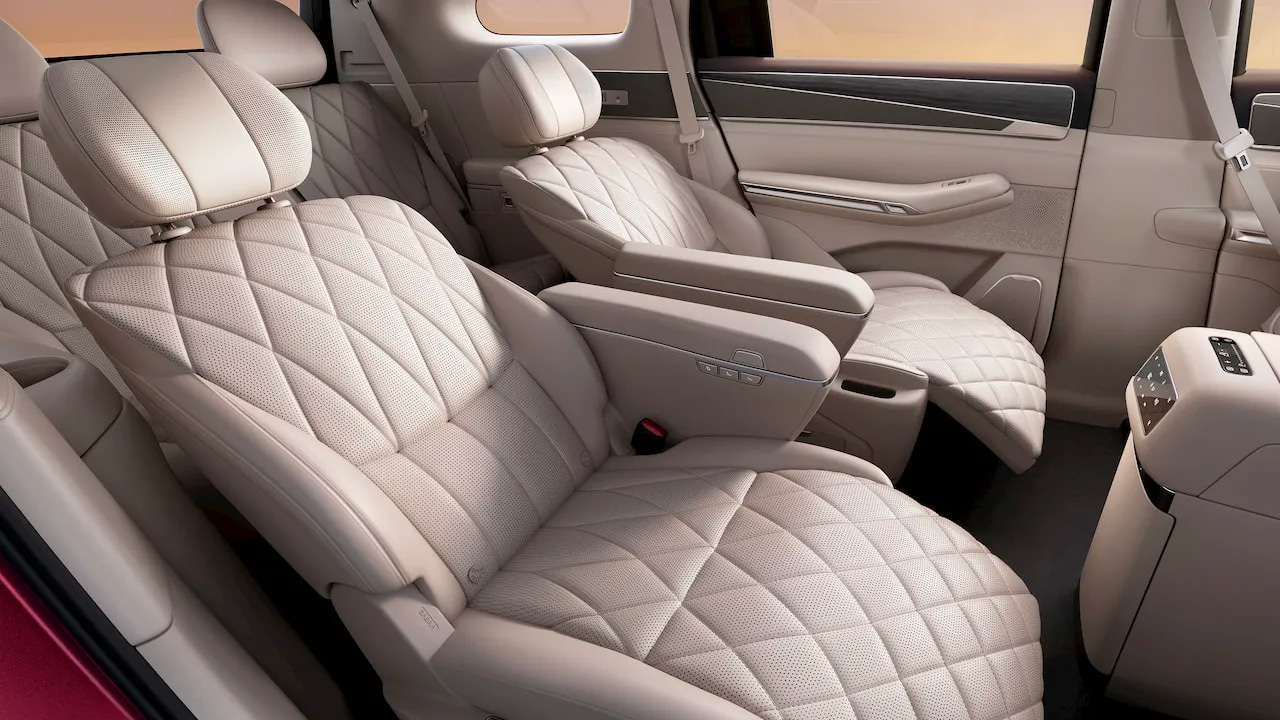 Il SUV elettrico BYD Great Tang si mostra in alcune foto 13