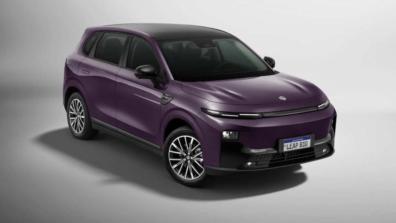 Stellantis produrrà auto elettriche cinesi Leapmotor in Spagna dal 2026