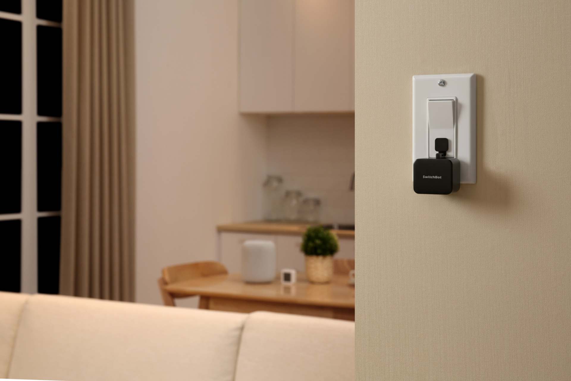 Il piccolo robot che preme i pulsanti al posto vostro: SwitchBot rilancia il suo cult con batteria ricaricabile 5