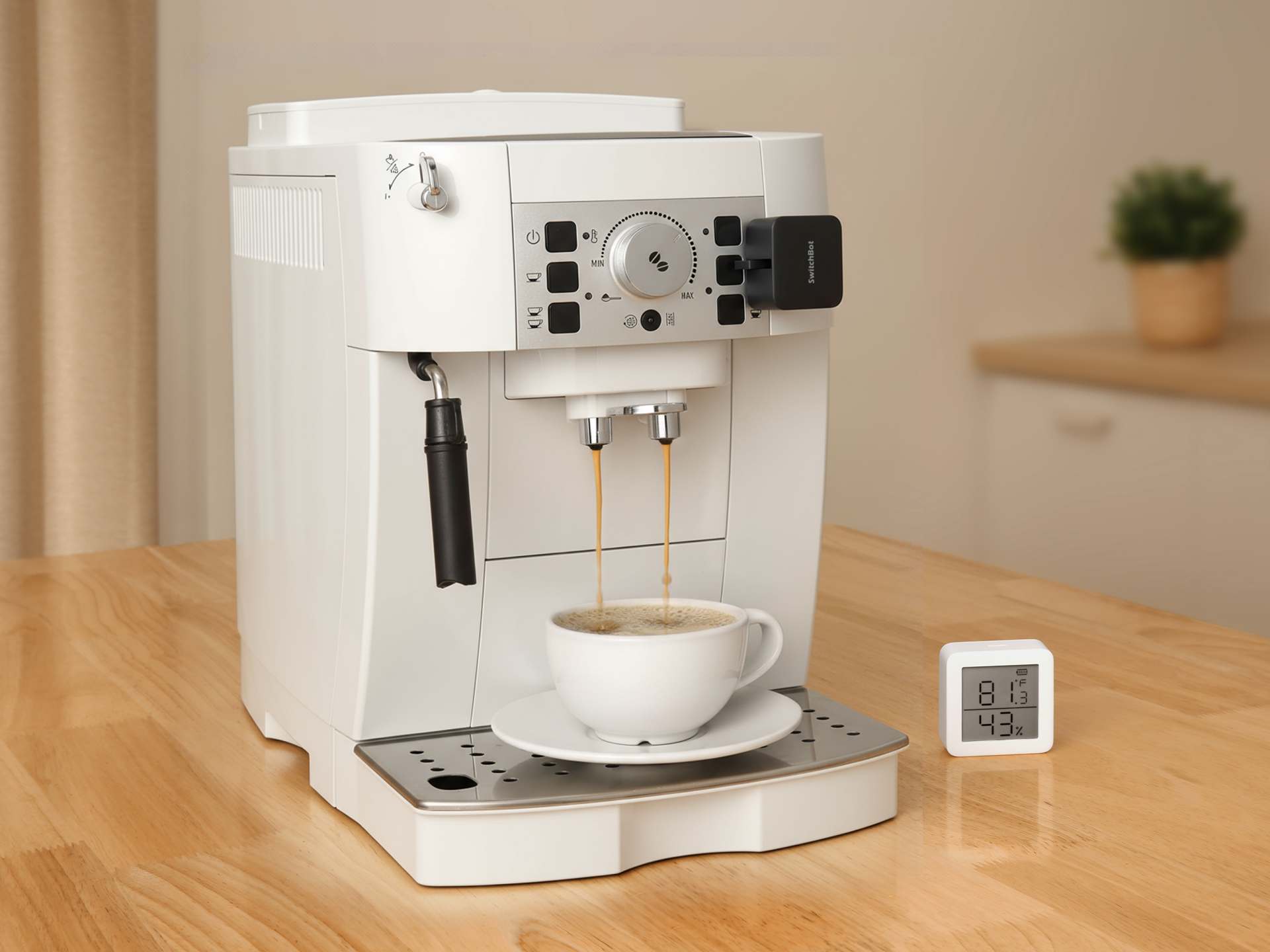 Il piccolo robot che preme i pulsanti al posto vostro: SwitchBot rilancia il suo cult con batteria ricaricabile 7