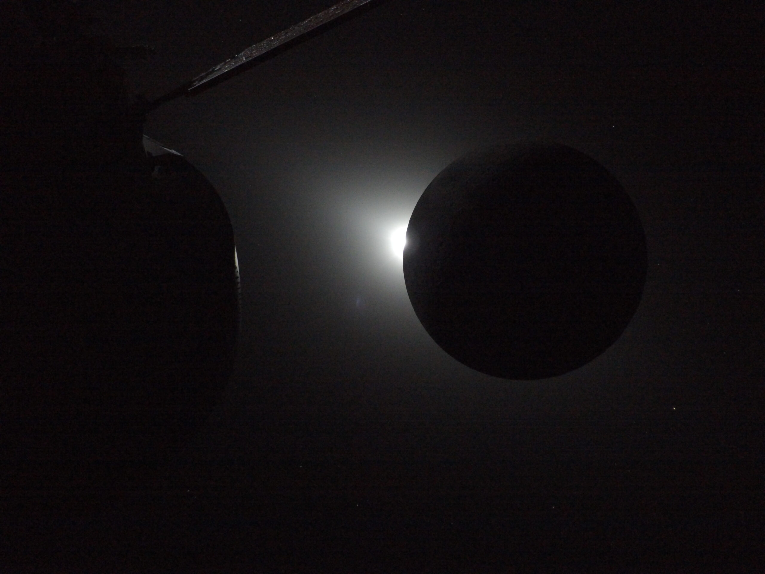Pubblicate le prime spettacolari foto del sorvolo lunare di Artemis II (galleria) 10