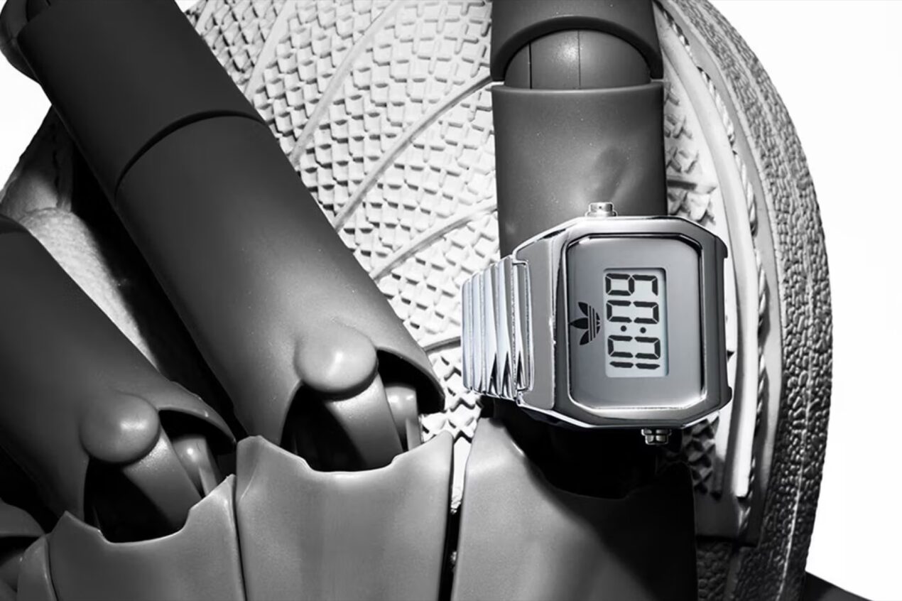 Adidas lancia il suo anello-orologio digitale in collaborazione con Timex