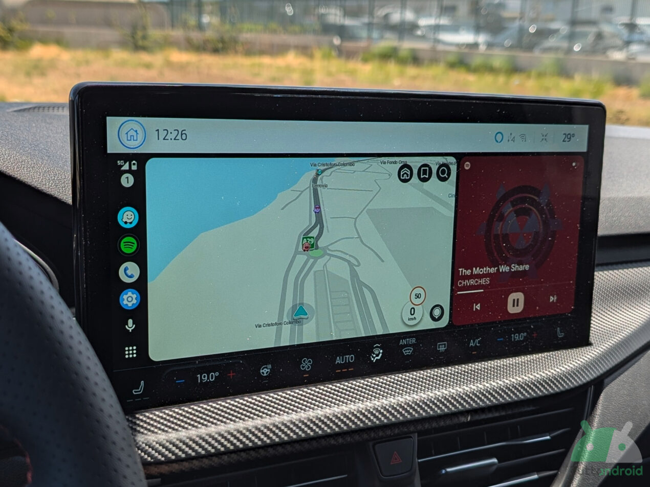 Gemini su Android Auto inizia a diffondersi davvero, ma i primi feedback non convincono tutti