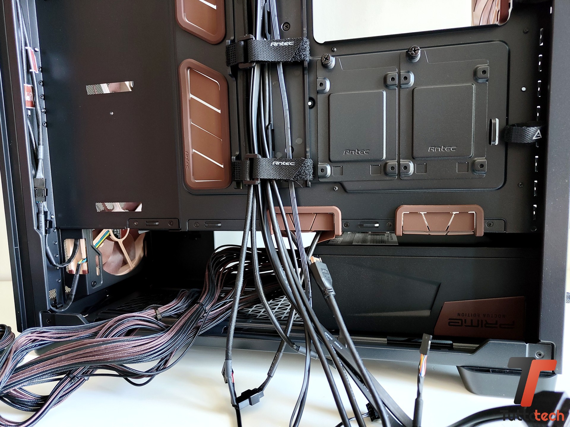 Antec Flux Pro Noctua Edition-tt-36