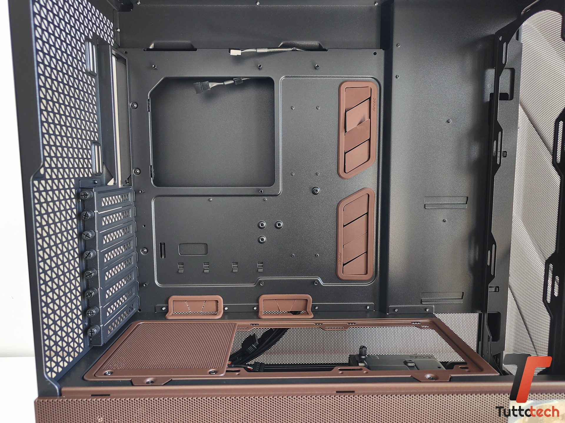 Antec Flux Pro Noctua Edition-tt-9