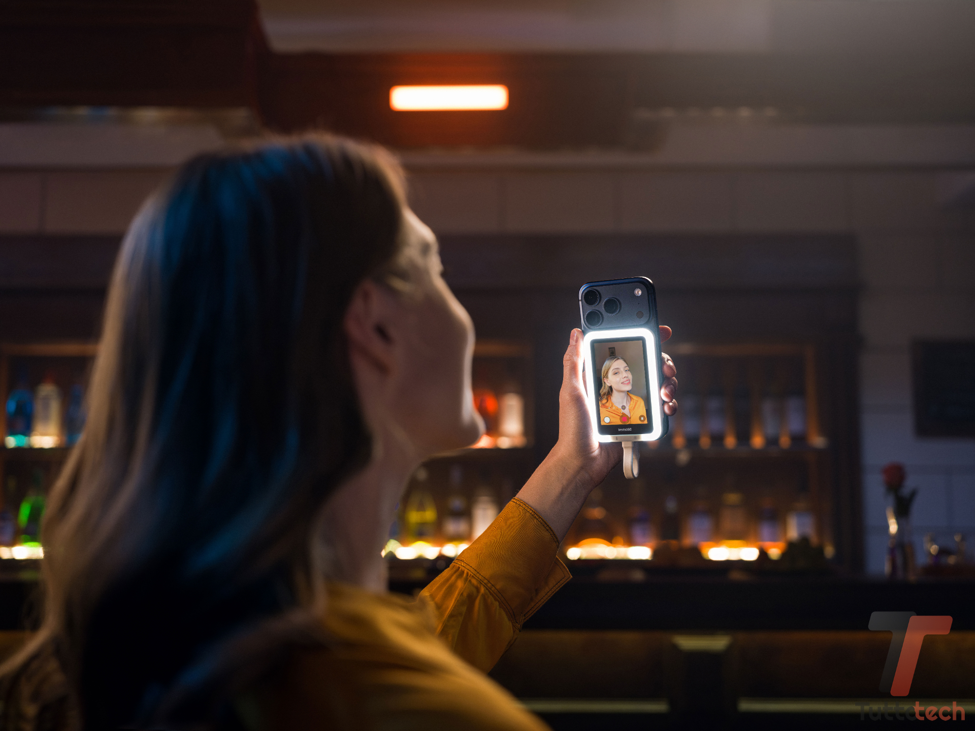 Insta360 Snap è lo schermo magnetico per i selfie con la cam posteriore 5