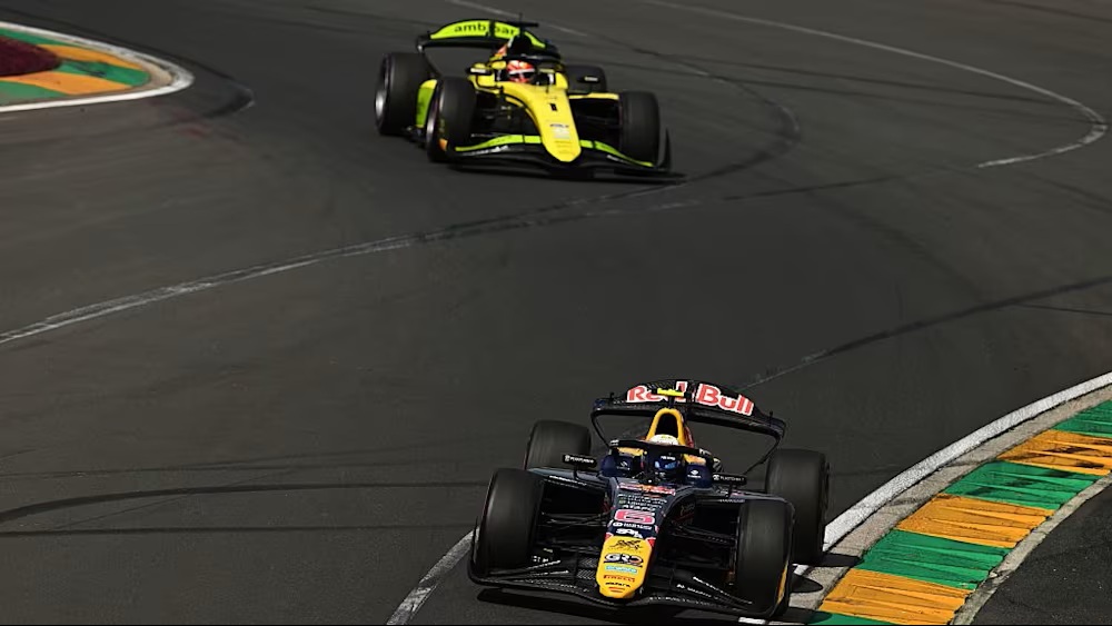 Nikola Tsolov e Raphael Camara durante la Feature Race di Formula 2 in Australia
