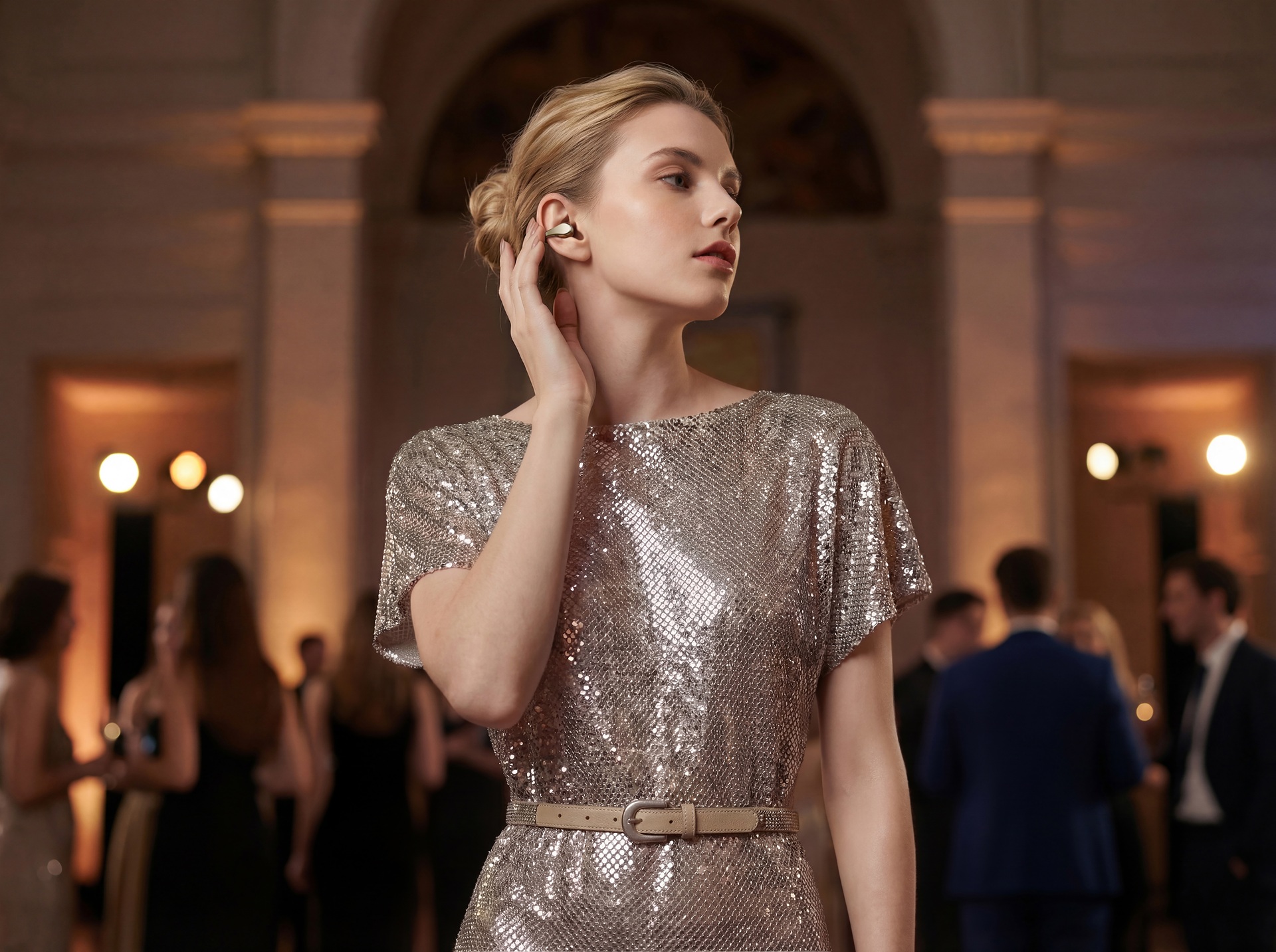 OPPO Enco Clip 2 uff - Lifestyle 02