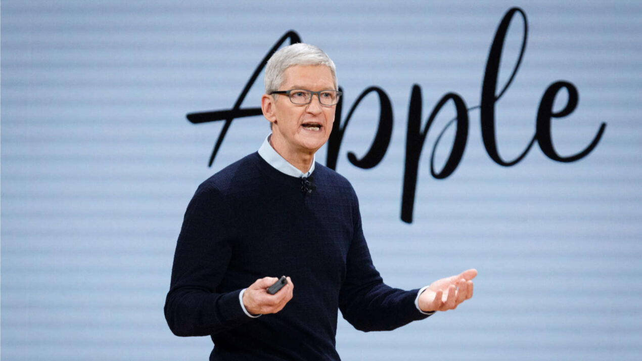 Tim Cook lascia Apple dopo 15 anni: la fine di un'era. Cosa ha fatto?