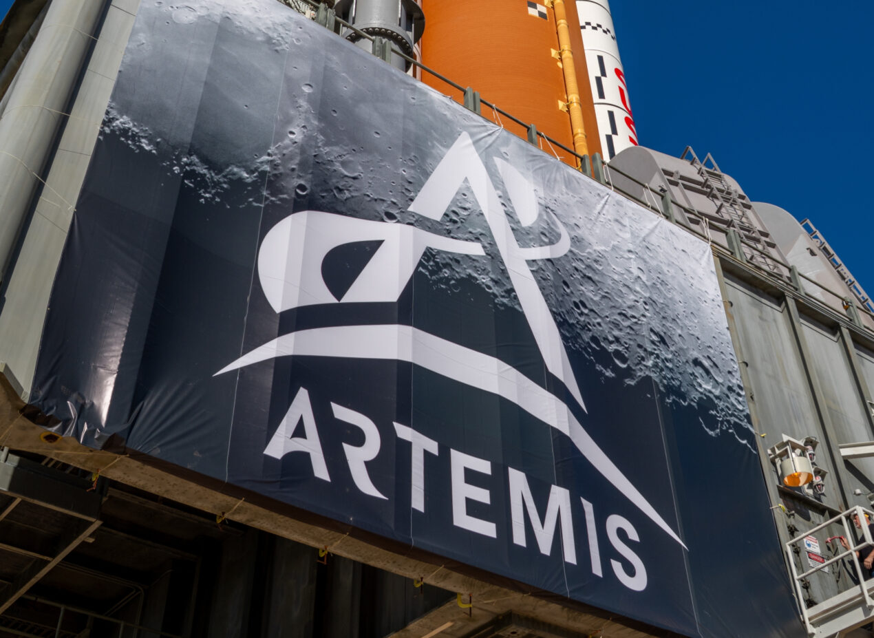 Artemis II: tutto pronto per il ritorno dell’uomo oltre l’orbita terrestre e verso la Luna