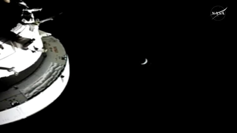 artemis II earthrise