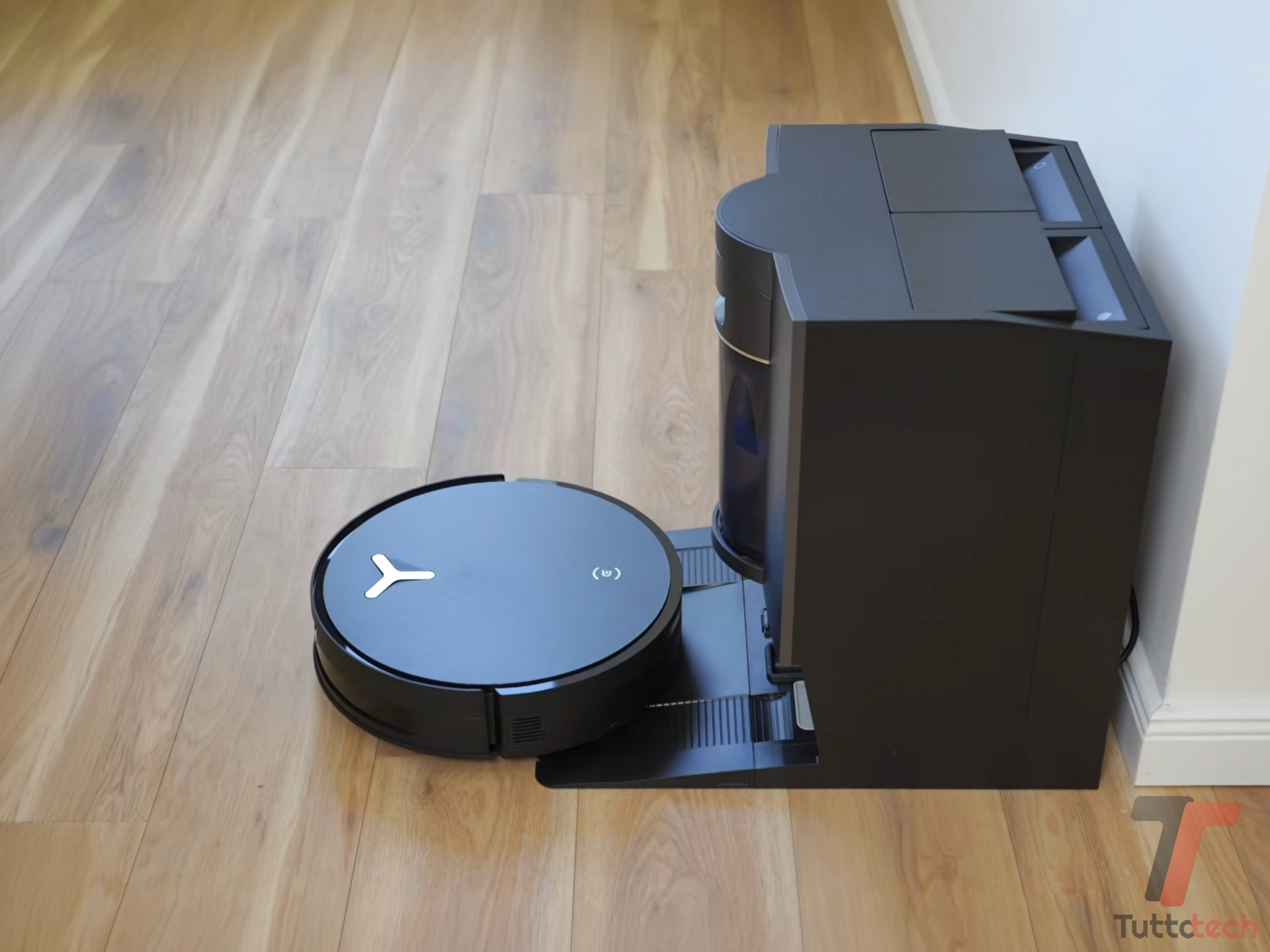 Recensione ECOVACS X12: duplice versione, ha tutto al top e persino lo spruzzo per le macchie ostinate 12