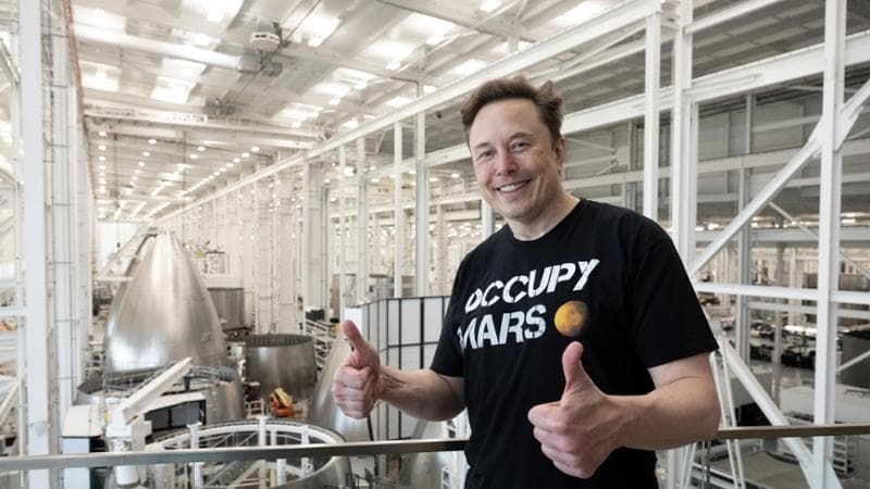 SpaceX lega lo stipendio di Elon Musk alla colonizzazione di Marte (e non solo)