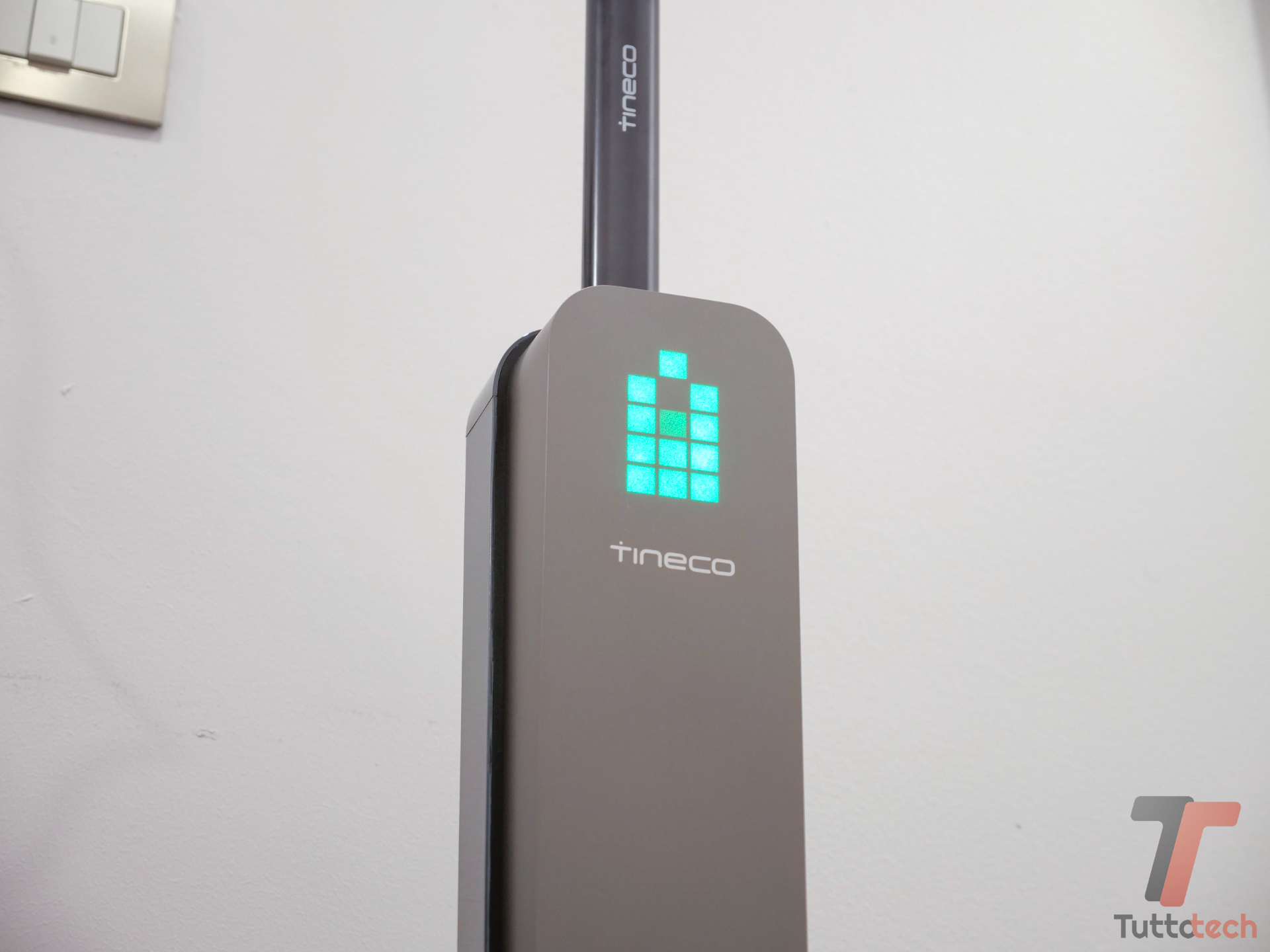 Recensione Tineco Floor One S9 Scientist: raschietto e spruzzo contro liquidi e macchie 24