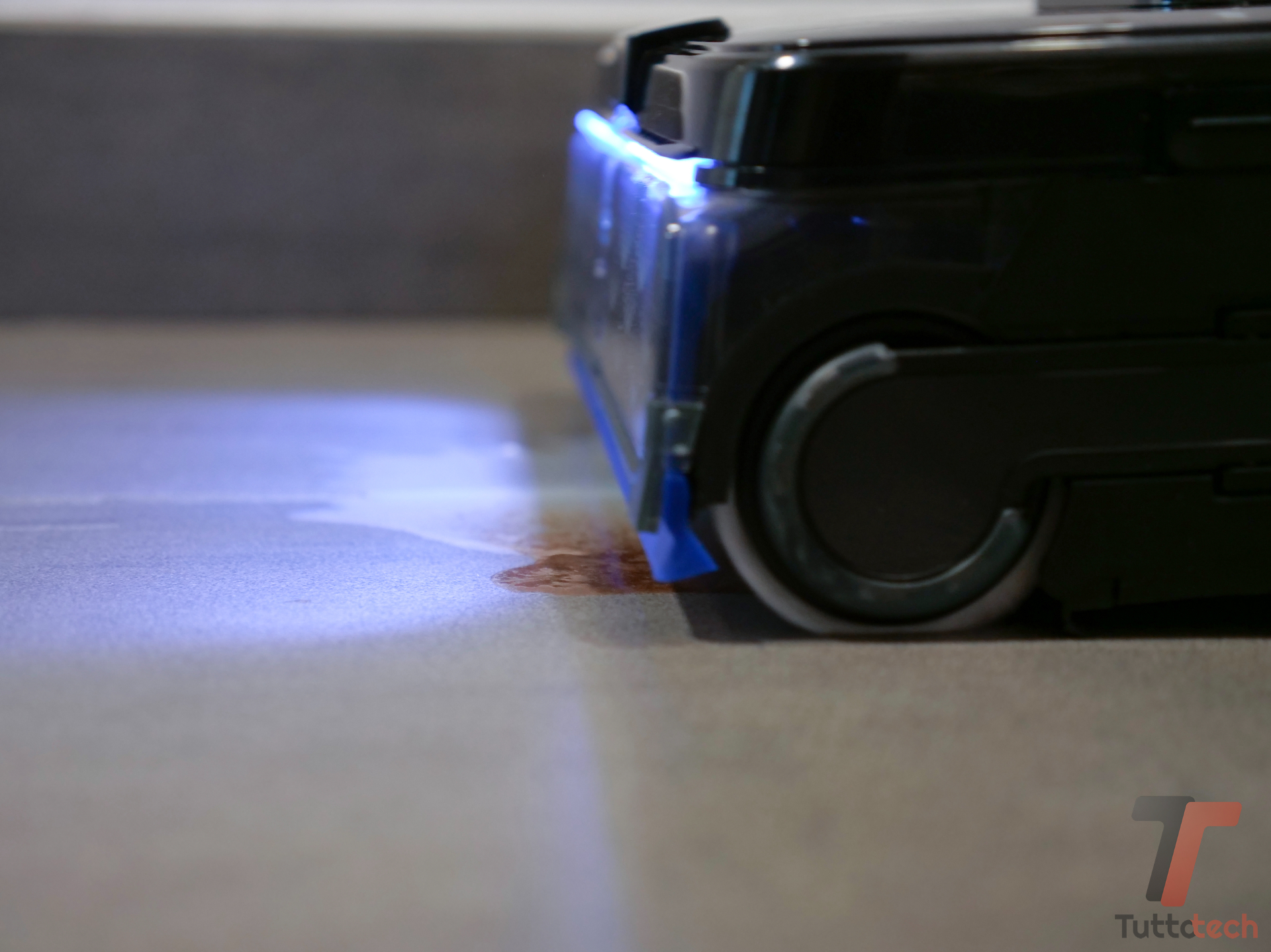 Recensione Tineco Floor One S9 Scientist: raschietto e spruzzo contro liquidi e macchie 12