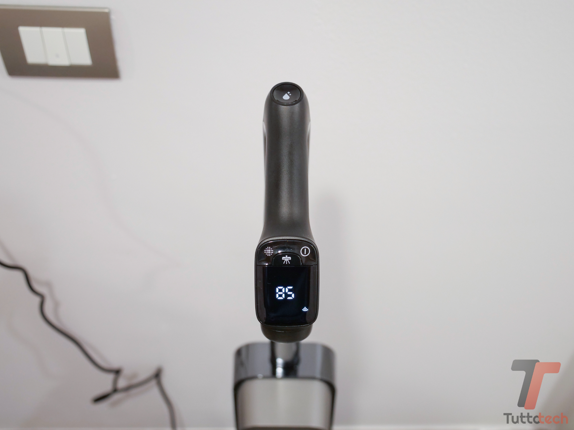 Recensione Tineco Floor One S9 Scientist: raschietto e spruzzo contro liquidi e macchie 19