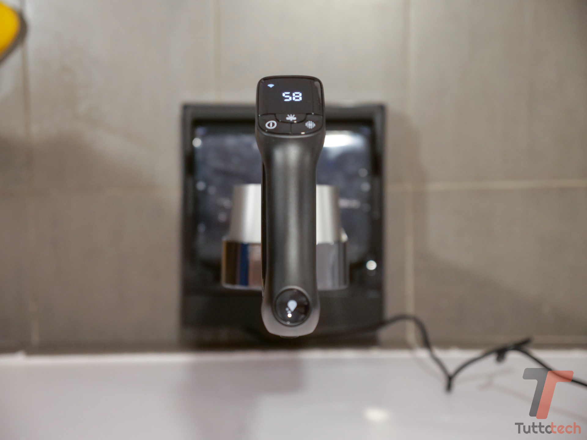 Recensione Tineco Floor One S9 Scientist: raschietto e spruzzo contro liquidi e macchie 18