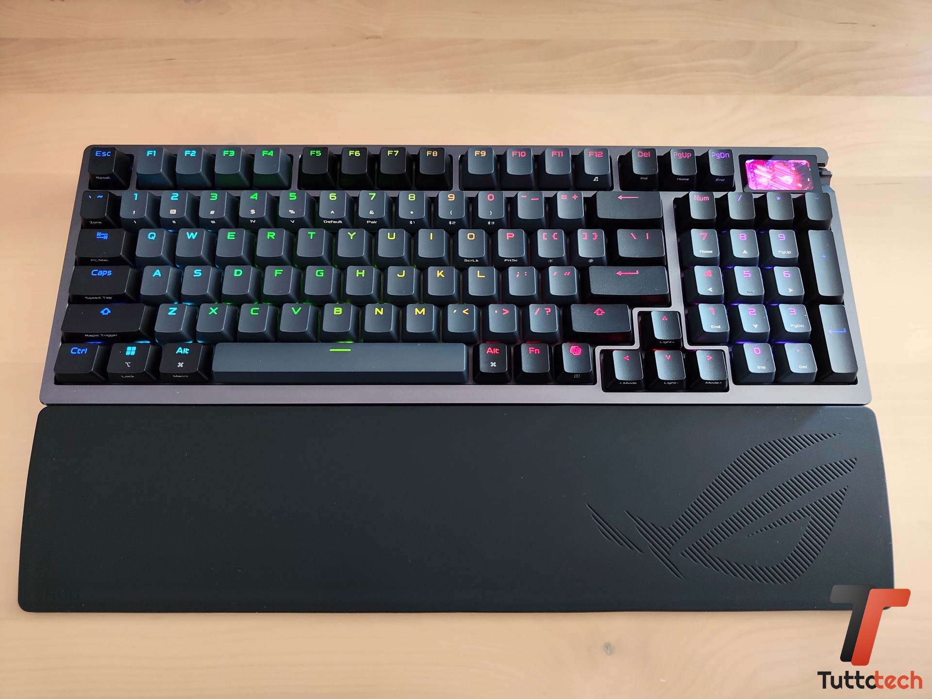 Recensione ASUS ROG Azoth 96 HE: la tastiera gaming definitiva? Quasi, ma non per tutti 32