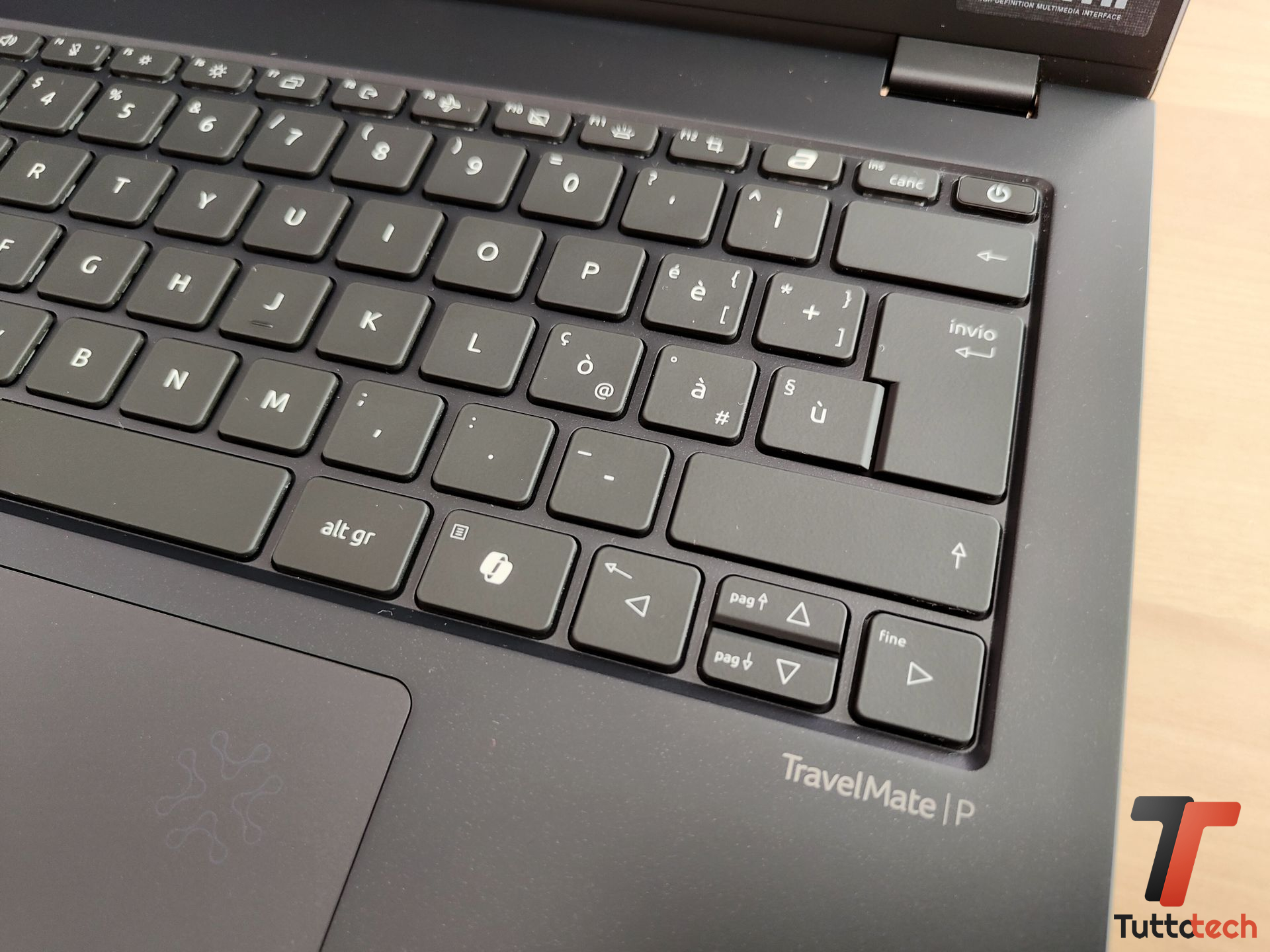 Recensione Acer TravelMate P6 14 AI: notebook ultra leggero che punta tutto su autonomia e portabilità 16