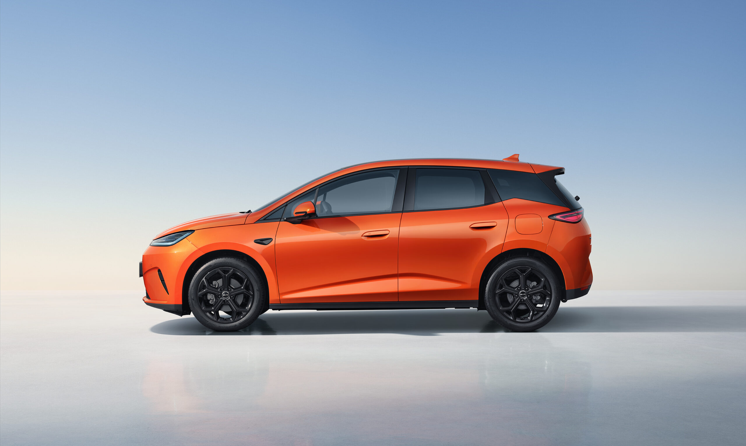 BYD Dolphin G DM-i è la prima compatta ibrida sviluppata specificamente per il mercato europeo 1