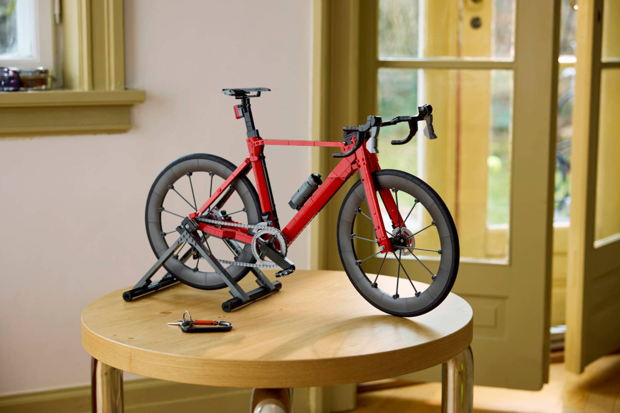 LEGO prende parte al Giro d'Italia 2026 e lancia un nuovo set dedicato (con pedali funzionanti)