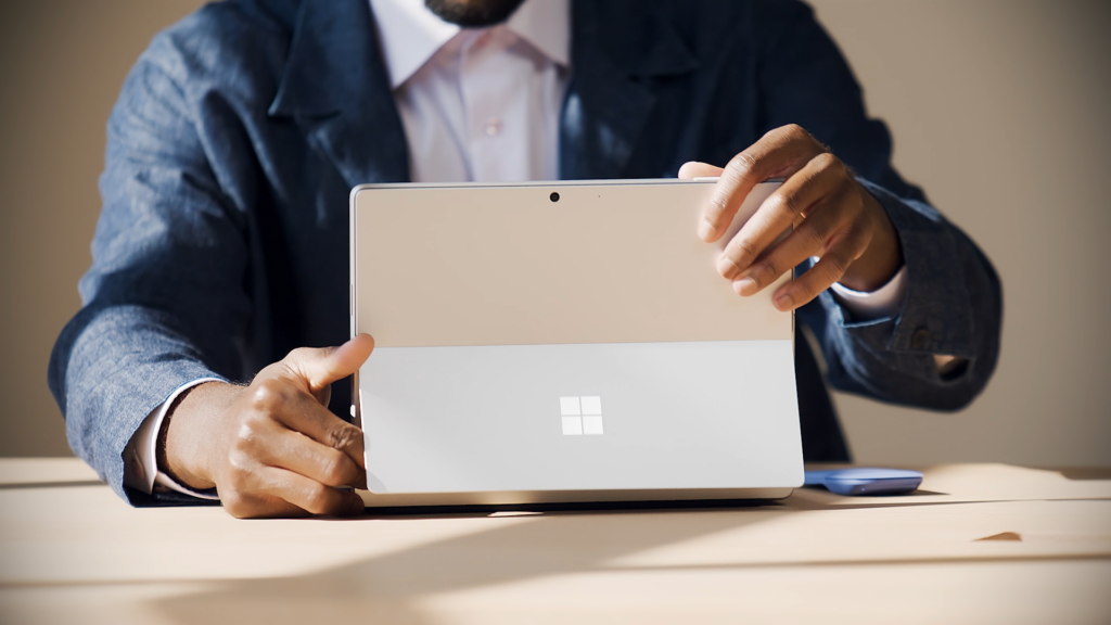 Microsoft Surface Laptop for Business: il nuovo trackpad migliora l'interazione con Windows 4